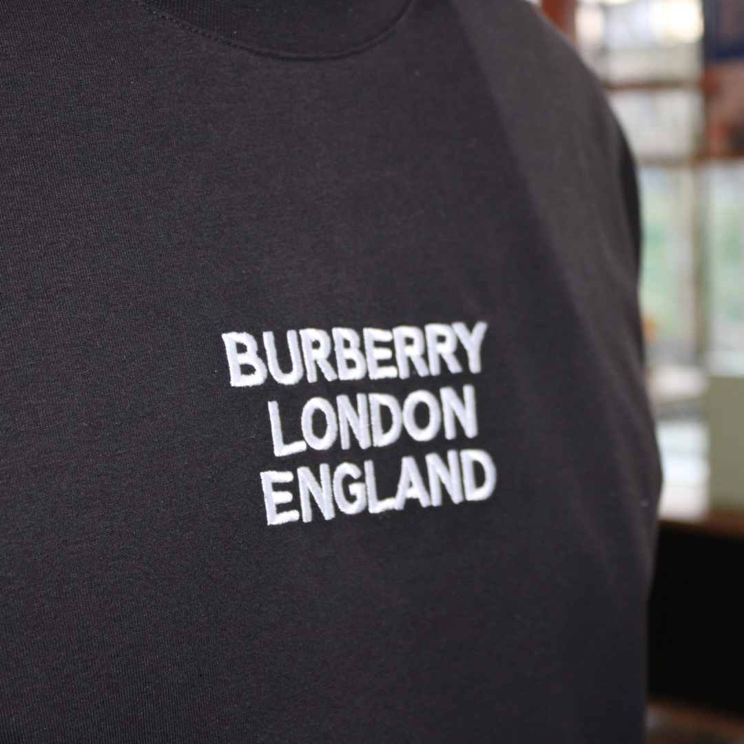 Burberry T-Shirt Black Boxy Logo - Newbear